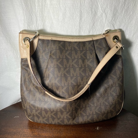 MK Michael Kors signature logo embossed tote shoulder bag - Picture 9 of 14